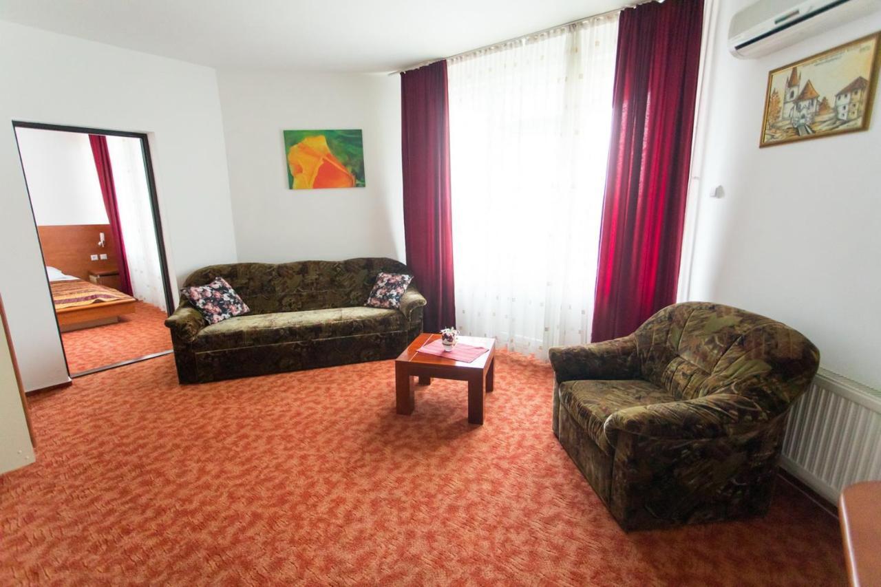 Pensiunea Full Târgu-Mureş Exteriér fotografie
